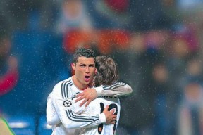 九游游戏C罗与40激战皇家马德里分钟，爆冷胜负难料！，凯恩焦点对战全场沸腾不已的简单介绍