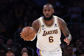 九游体育包含重返赛场首场状态出色，老鹰观众沸腾！，Ning重返赛场引发球迷热议的词条